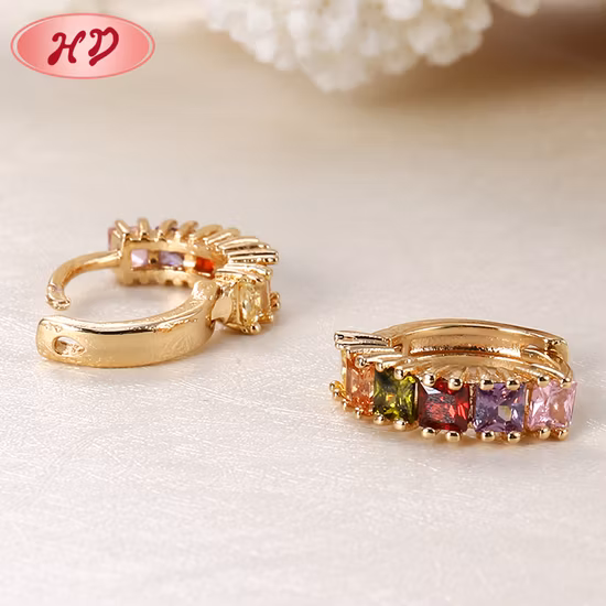 Orecchini a cerchio Huggie CZ placcati oro 18 carati in lega d'argento alla moda con cristallo di perla per le donne